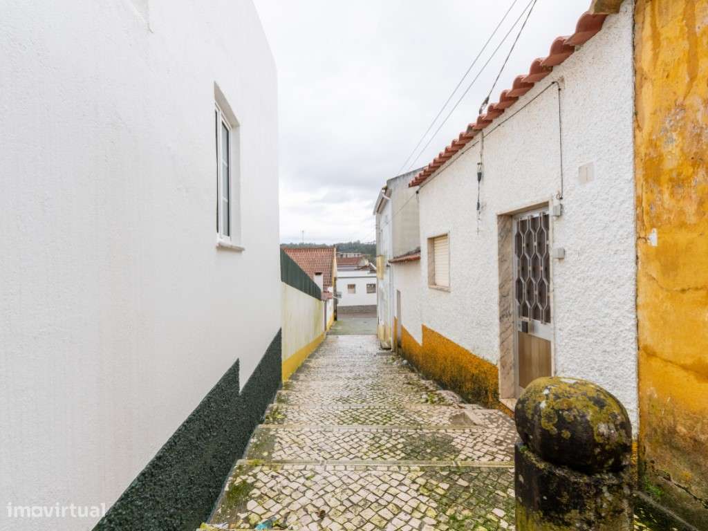 Andar de Moradia T1+1 Totalmente Remodelado | Moita do Norte-19