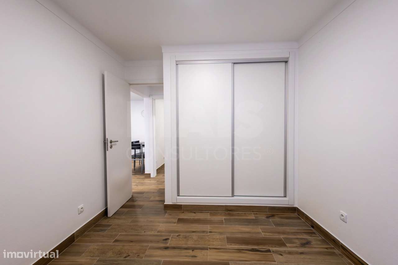 O Seu Refúgio Térreo T2 Remodelado: Conforto e Modernidade em Aljub... - Grande imagem: 4/28
