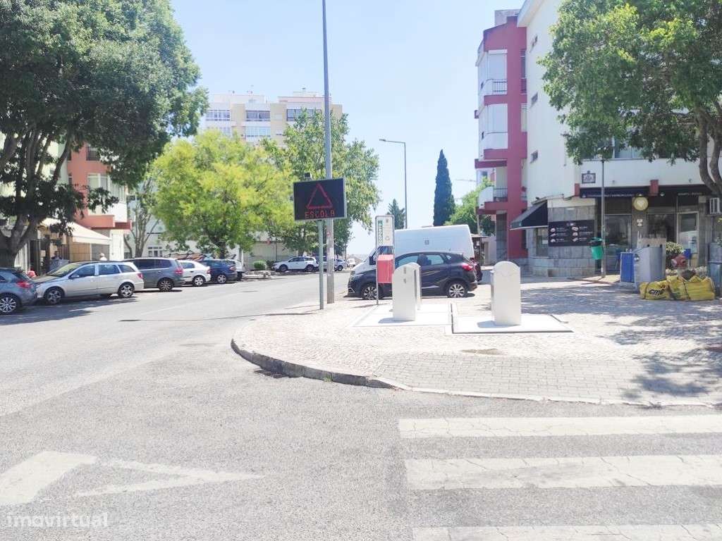 T3 Remodelado Junto á Escola Secundária da Amadora (Liceu)-25
