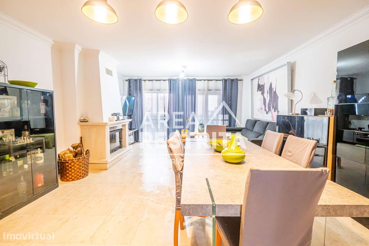 Apartamento T3 com parqueamento e elevador nos Fidalguinhos, Barreiro-5