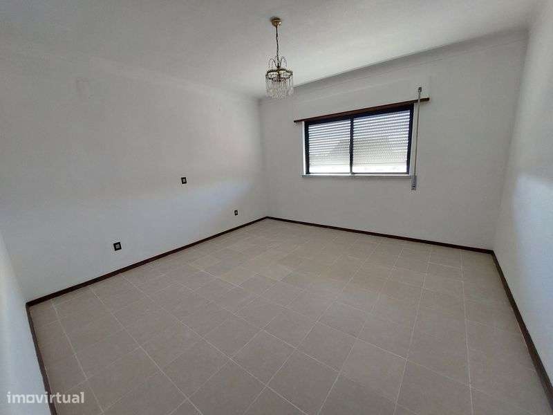 Aluga-se Moradia T4 - Grande imagem: 5/8