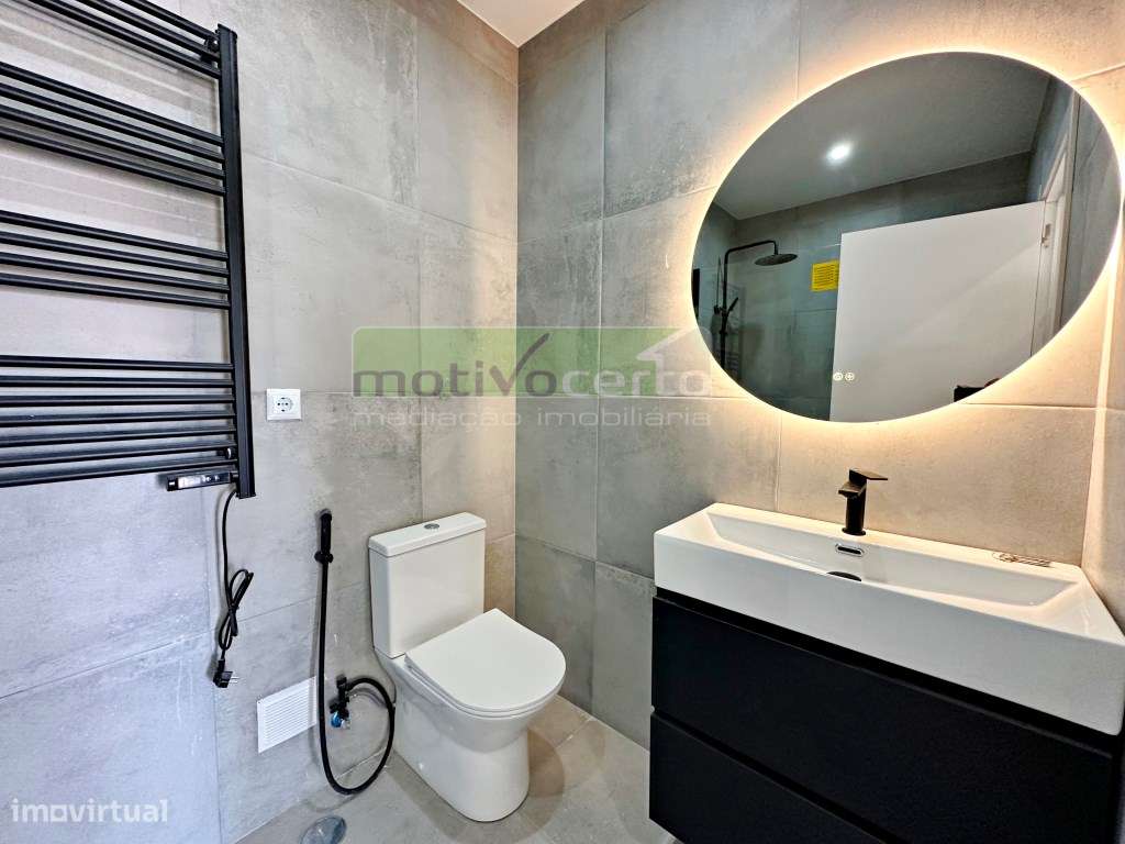 Magnífico T3 Totalmente Remodelado no Casal de São Brás, com Varand...-15