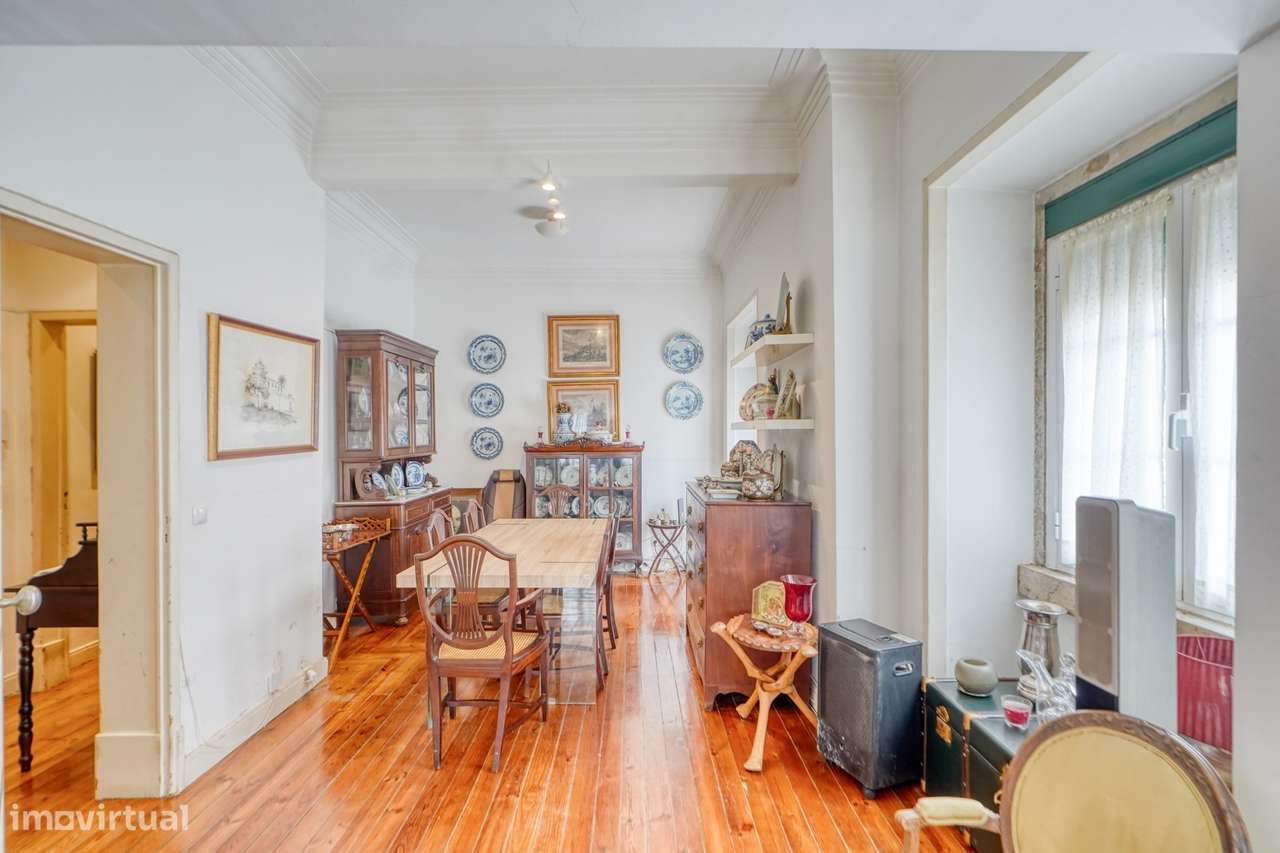 Apartamento T3 junto ao jardim da Parada, em Campo de Ourique - Grande imagem: 3/25