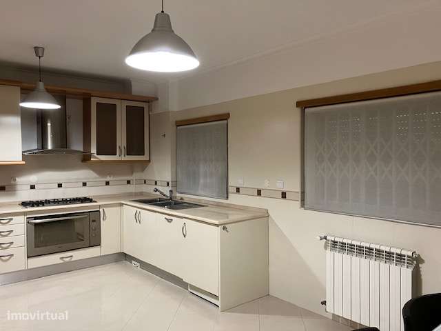 Lisboa Sul Almada Duplex T3 +1, com garagem-5