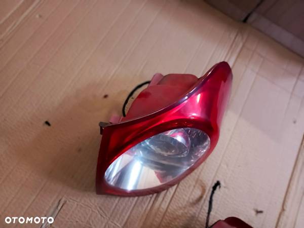 LAMPA TYLNA PRAWA LUB LEWA PASSAT B6 KOMBI - 2