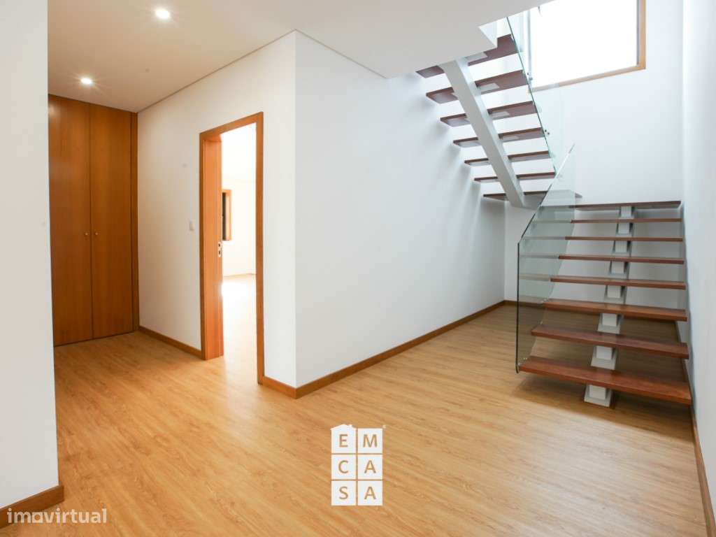 Moradia Isolada T4 Nova com 3 suites - A 2 Minutos do Centro de San... - Grande imagem: 2/43