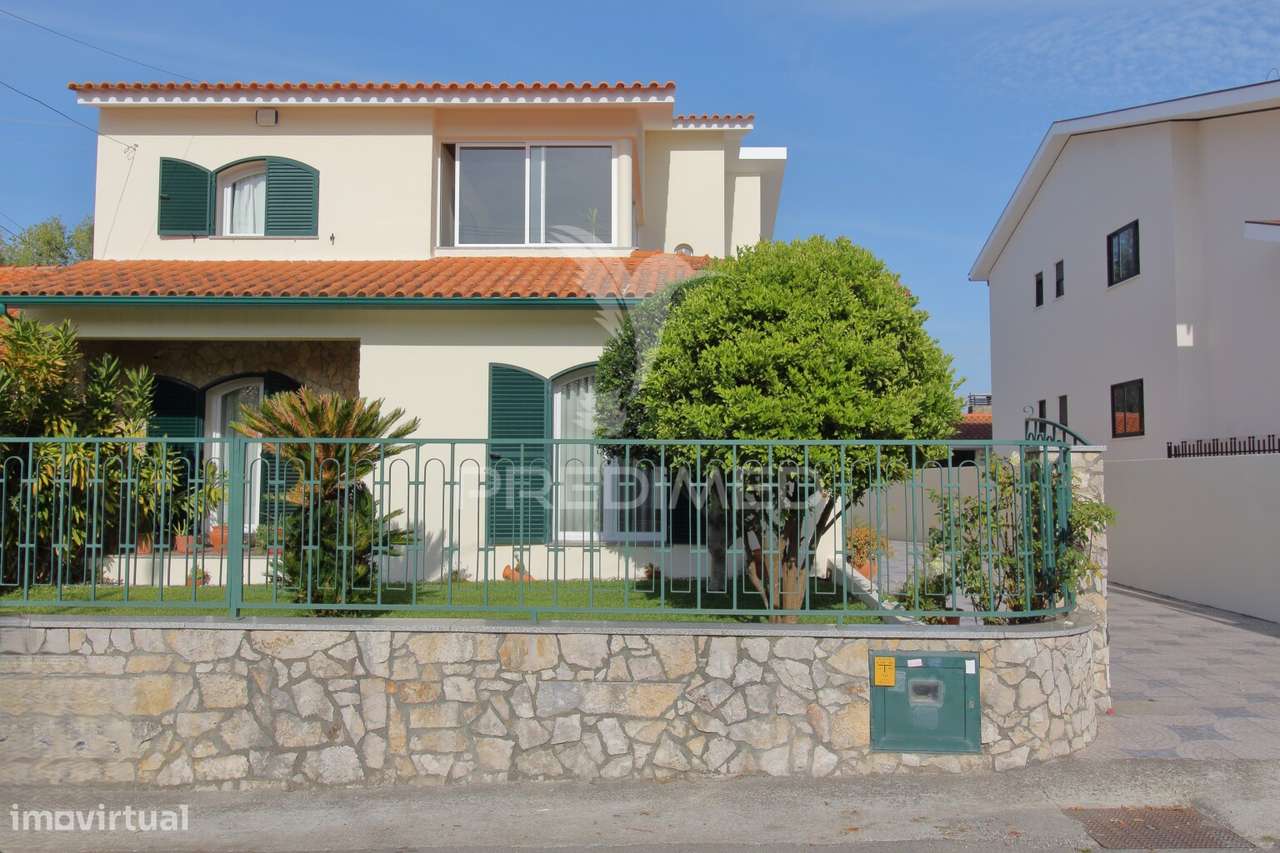 Moradia T3 r/chão e 1º andar com garagem e jardim em Esgueira, Aveiro - Grande imagem: 1/34