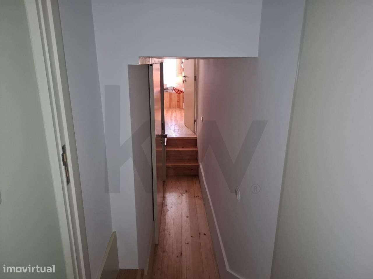 Apartamento Duplex T1+1 Renovado com Jardim no Centro do Porto - Grande imagem: 3/10