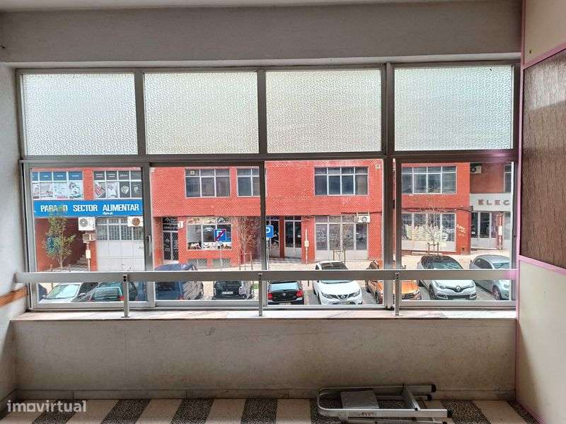 Arrenda-se Escritório 200 m2 Pontinha - Grande imagem: 5/12