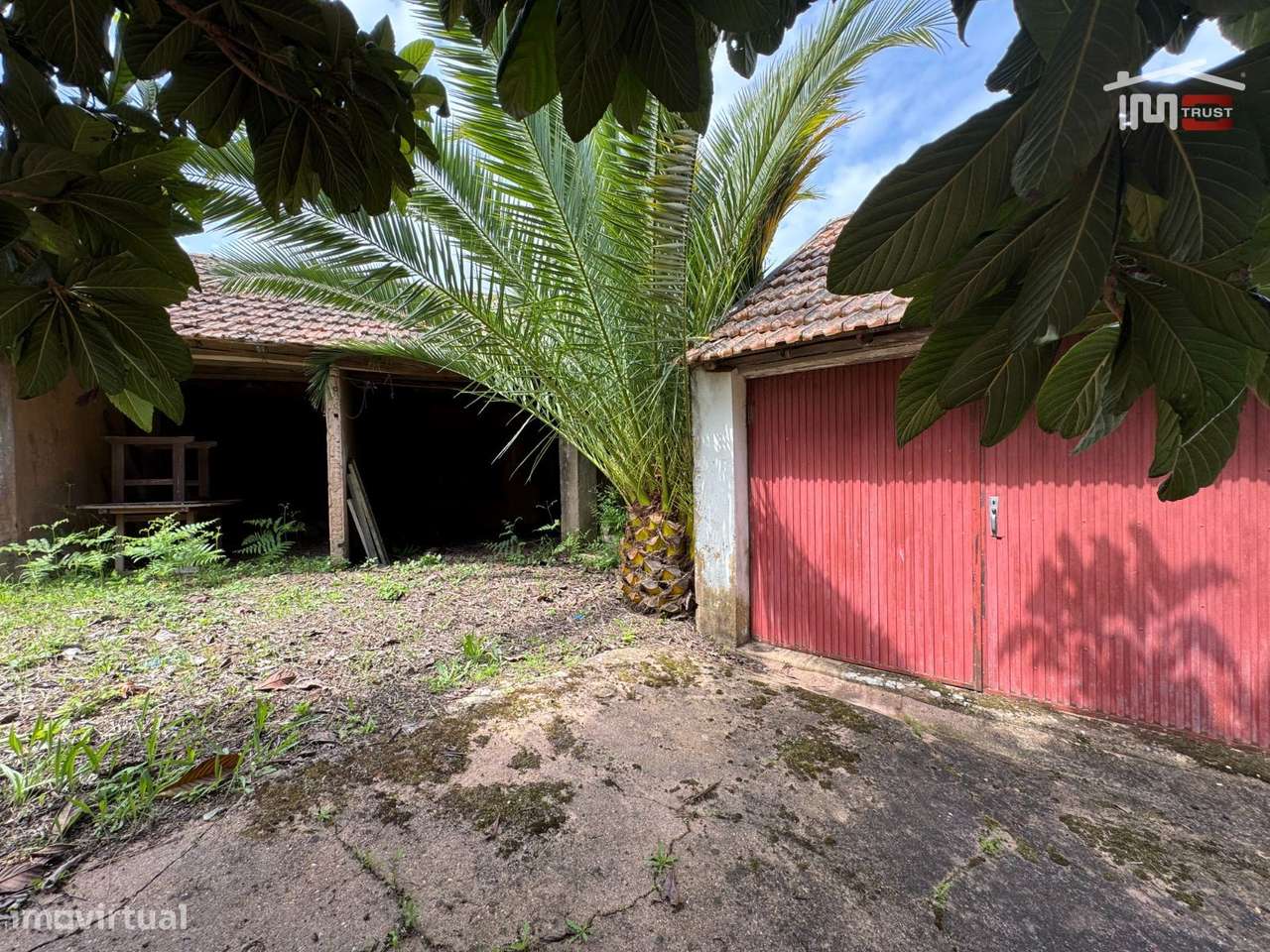 Moradia T4 térrea para recuperar com anexos, lareira, pátio, garage... - Grande imagem: 5/39