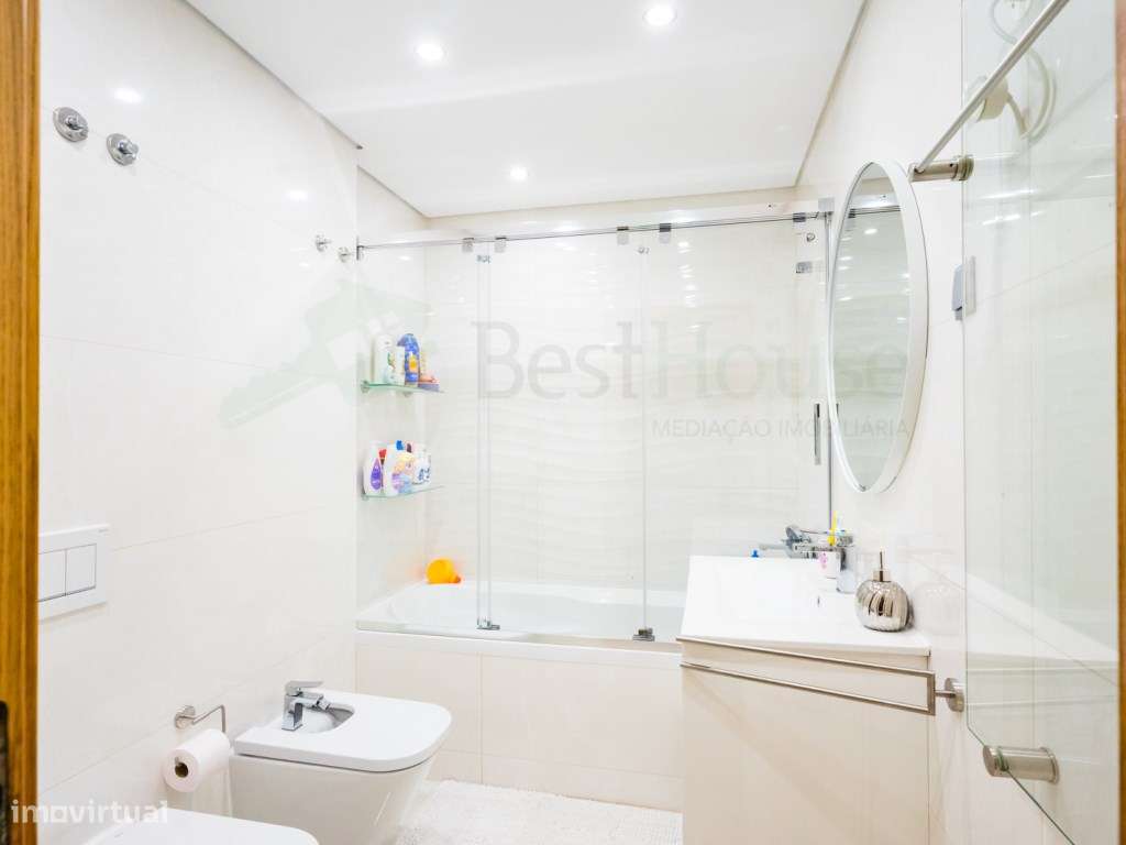 T3 Queluz com Terraço , garagem e suite.-8