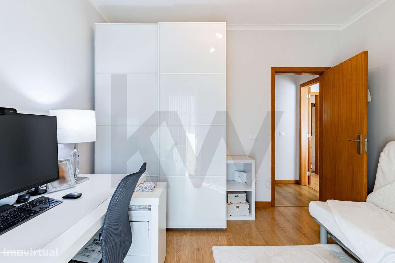 MORADIA EM BANDA T3-24