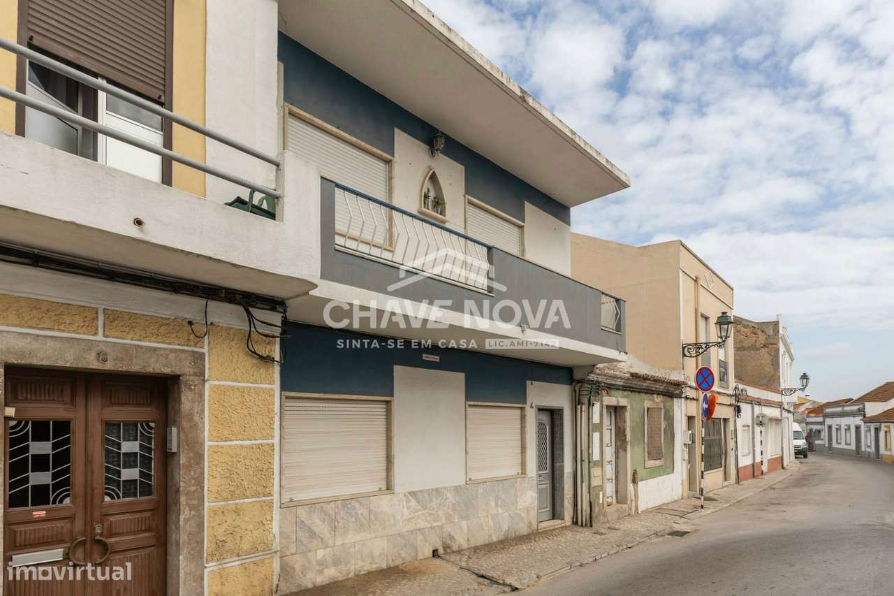 Apartamento T2, localizado no primeiro andar de um prédio Bi-familiar!-2