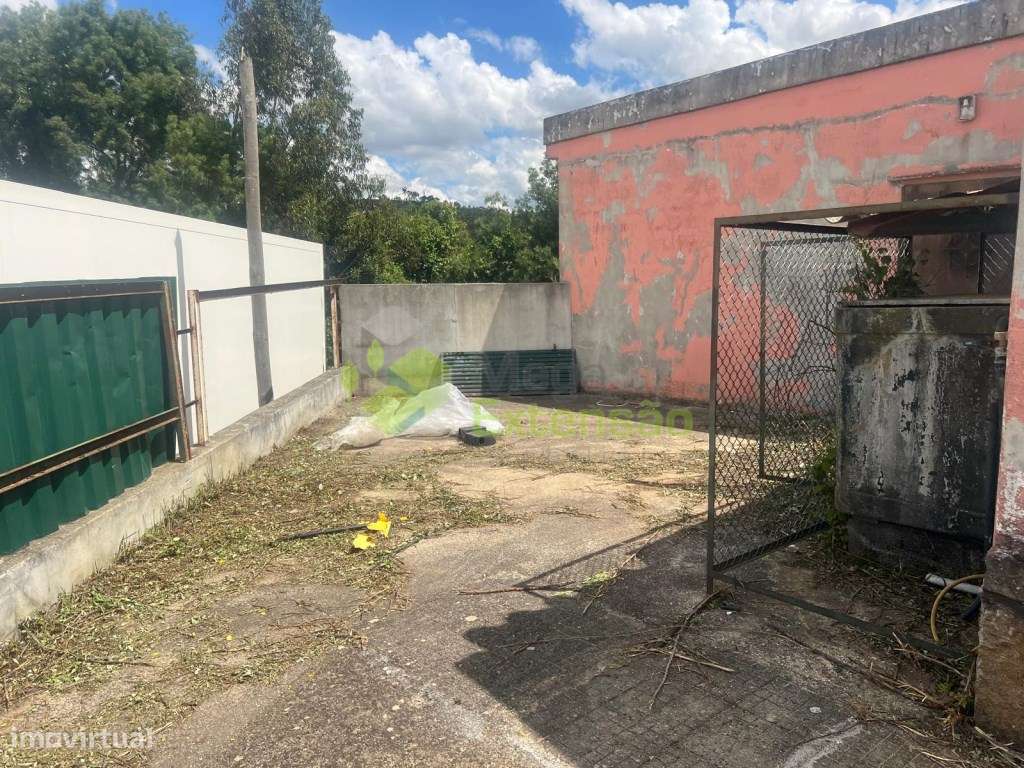 Antigo bar, para recuperar, perto de Alcoentre - junto à A1, com lo...-16