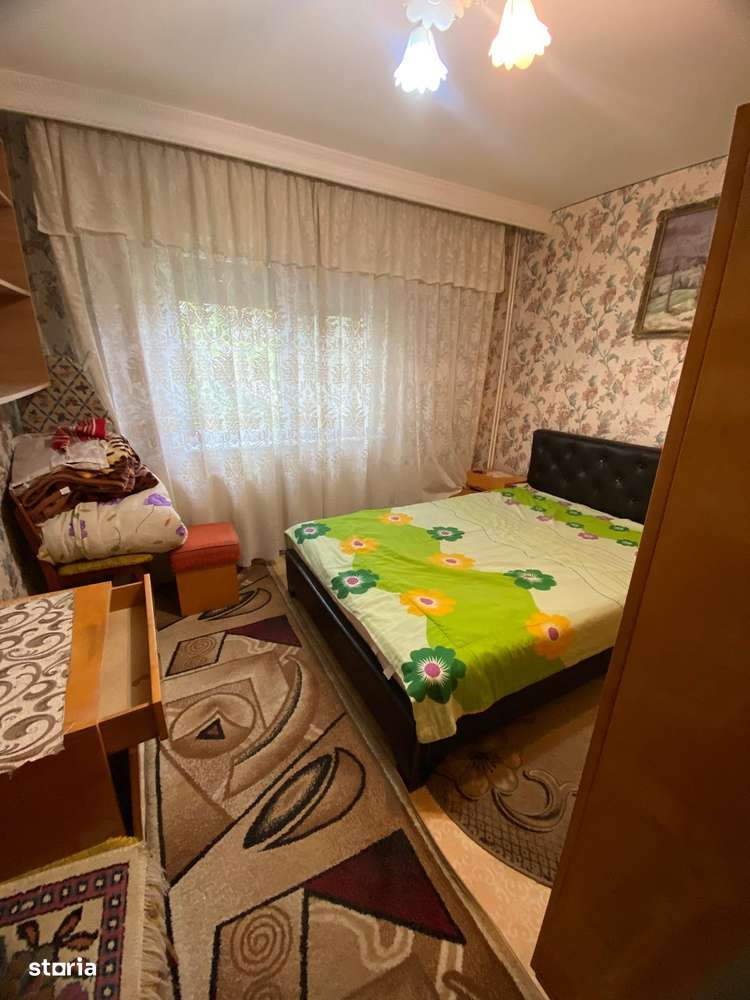 3 DECOMANDATE la etajul 2, Banca Nationala-11