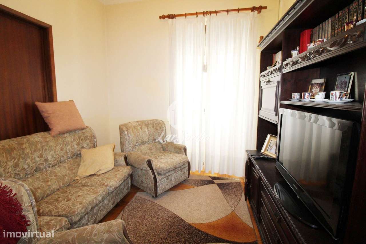 Moradia T6 c/ negócio no R/C no centro de Vila do Conde - Grande imagem: 2/19