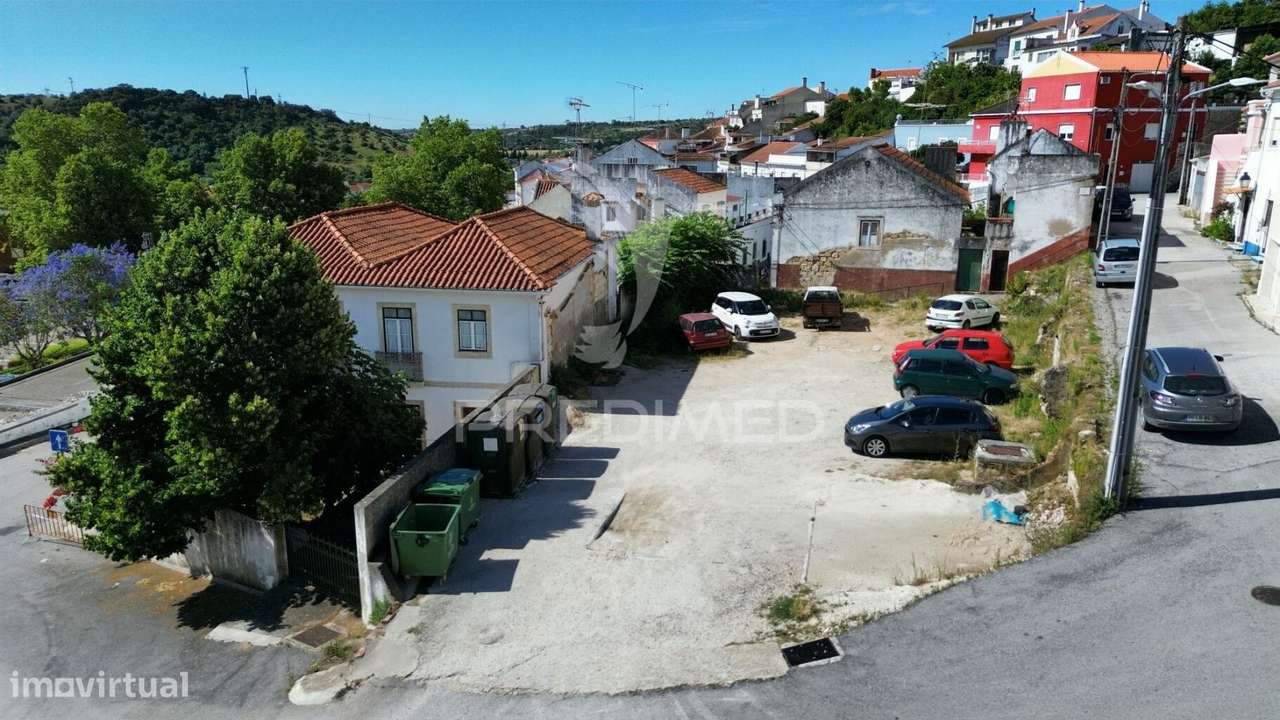 Terreno urbano no centro da Vila de Pernes / Santarém - Grande imagem: 4/19