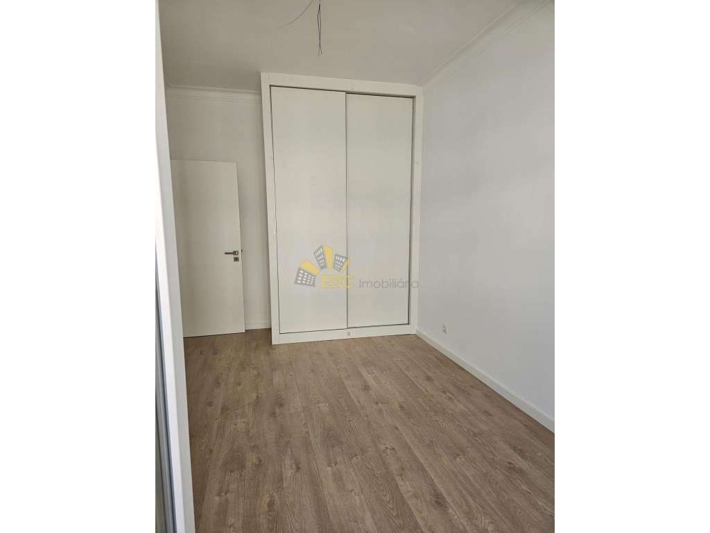 Apartamento T2 Remodelado | Localizado em Almada | Não perca a opor...-6