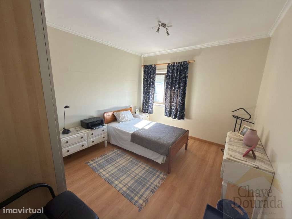Apartamento T3+3 com garagem e sótão - São Martinho do Bispo-14