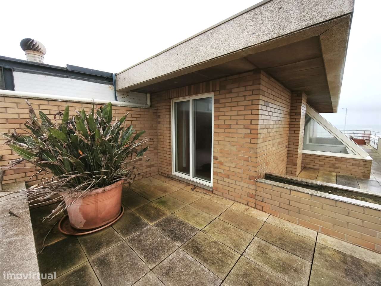 T3 Duplex com terraço em frente ao mar – Lavra-23