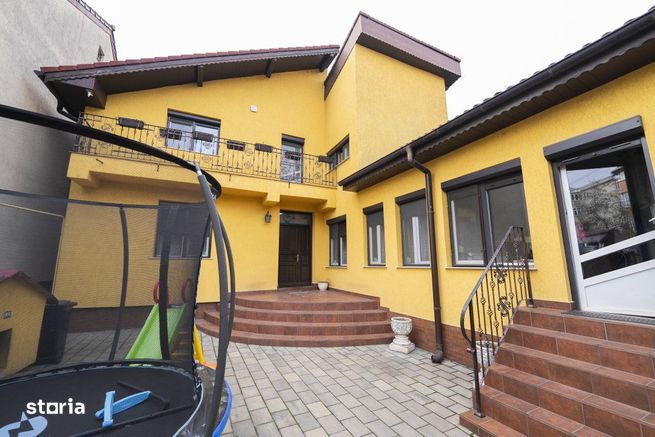 Casa cu personalitate Strada Spania-0