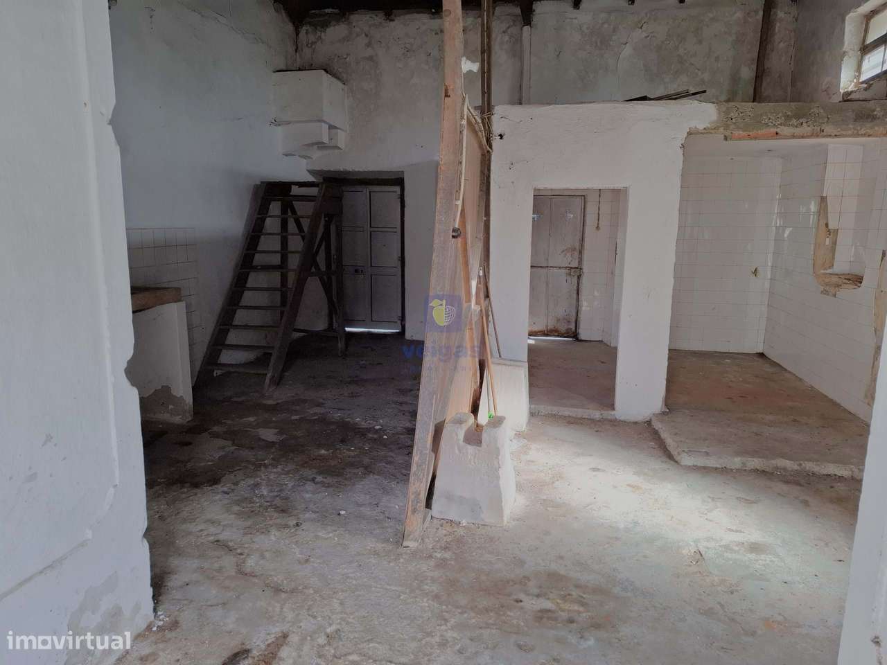 Moradia térrea para recuperar em Cela, Alcobaça. - Grande imagem: 4/52