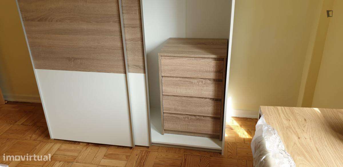 Quarto - localizado em Montarroio Coimbra - Grande imagem: 5/10