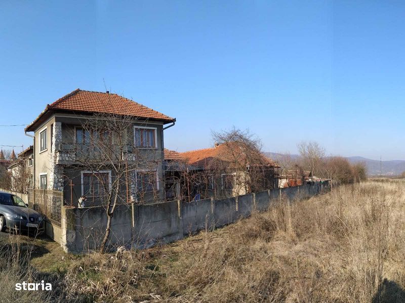 Casa cu etaj de vanzare la 30 km de Deva - Imagine principală: 2/8