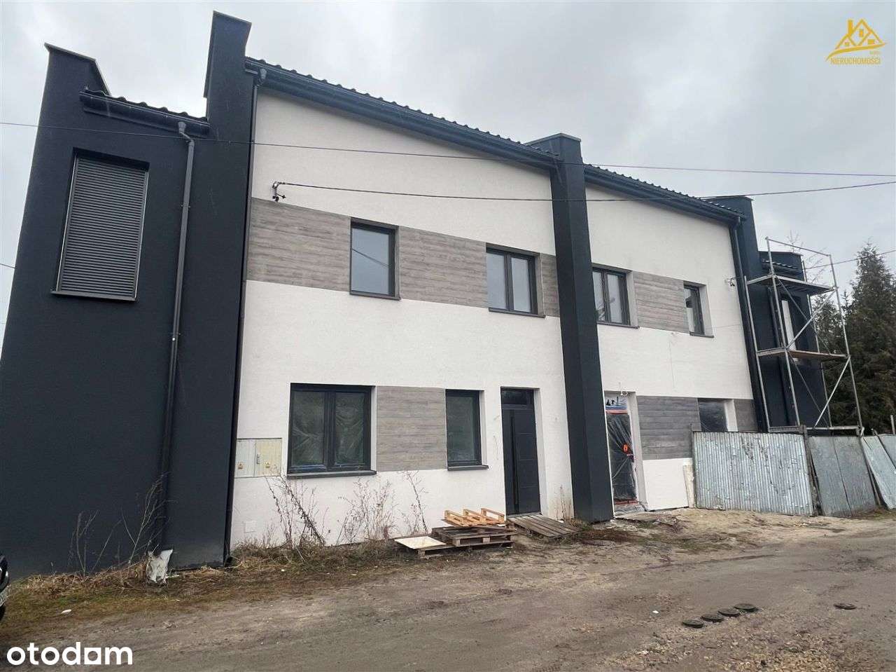 na sprzedaż mieszkania w apartamentowcu-7