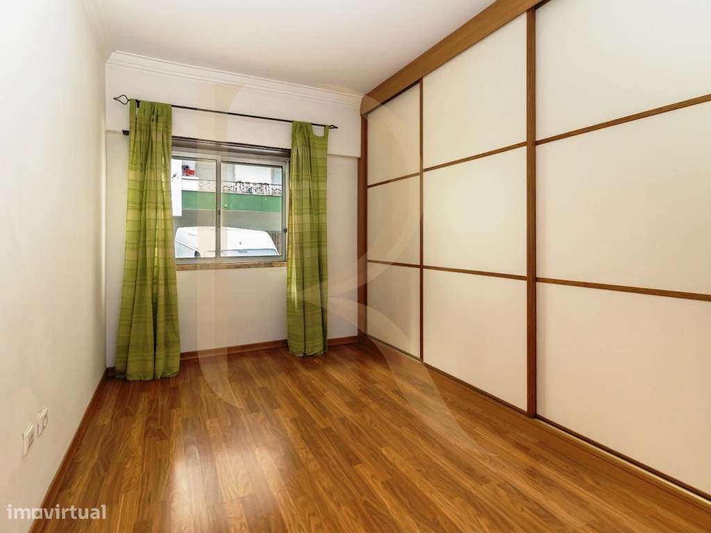 Apartamento T2 na Torre da Marinha-5