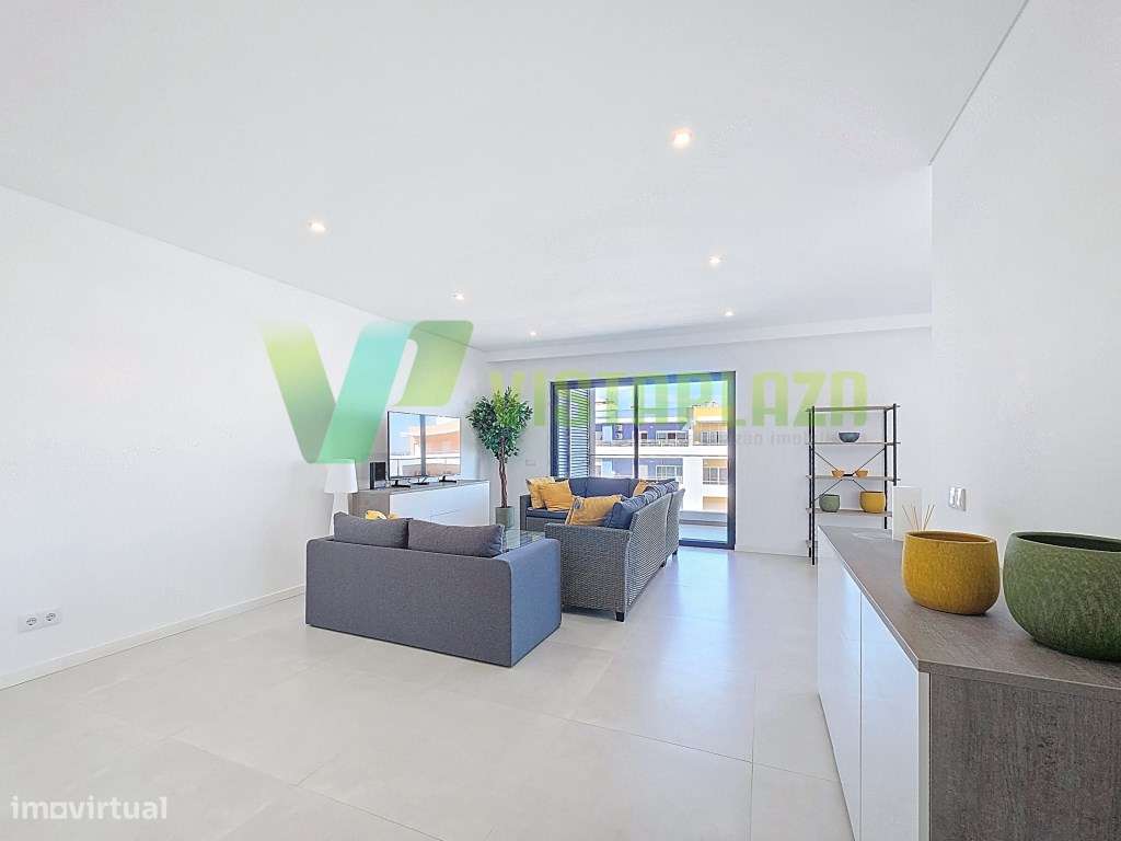 Apartamento Duplex com Terraço e Vista Panorâmica, piscina e garage...-9