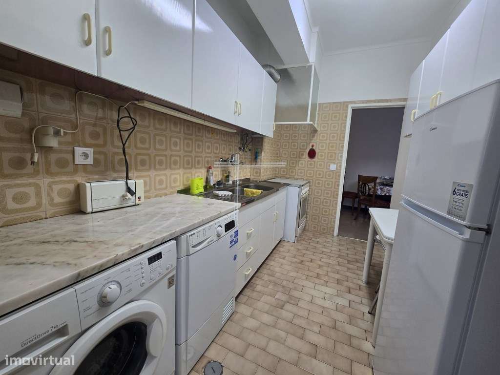 Apartamento T1, com varanda e parqueamento - Avenidas Novas-6