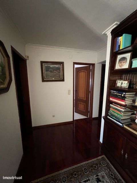 Excelente Moradia c/Piscina, Ringue desportivo, Garagem-40