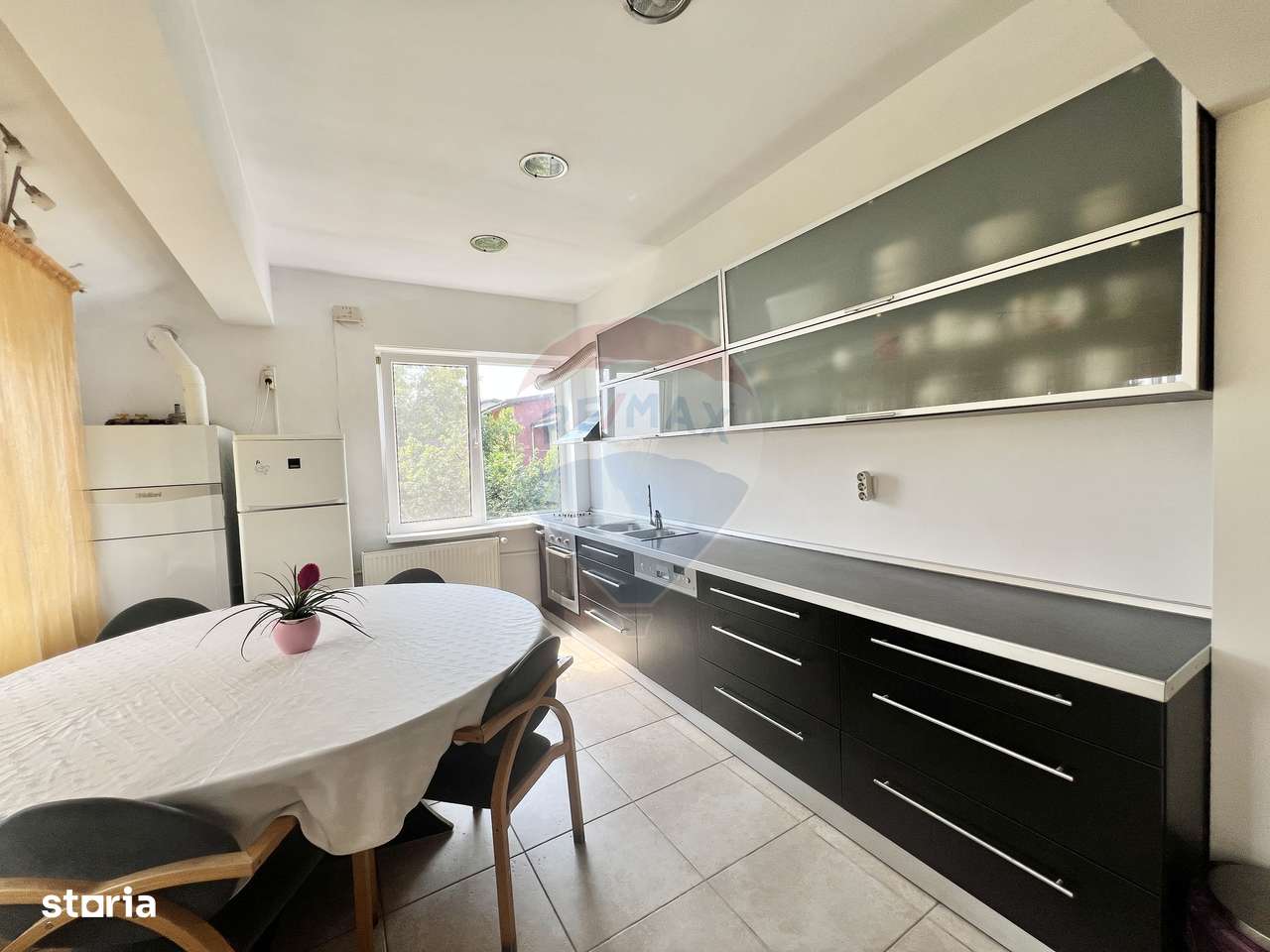 Casă spațioasă și versatilă în Păsărea (Brănești)-11