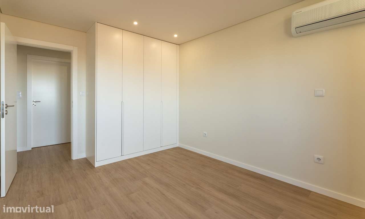 Apartamento T3 com 140 m2 mais 16m2 de varanda e garagem-32