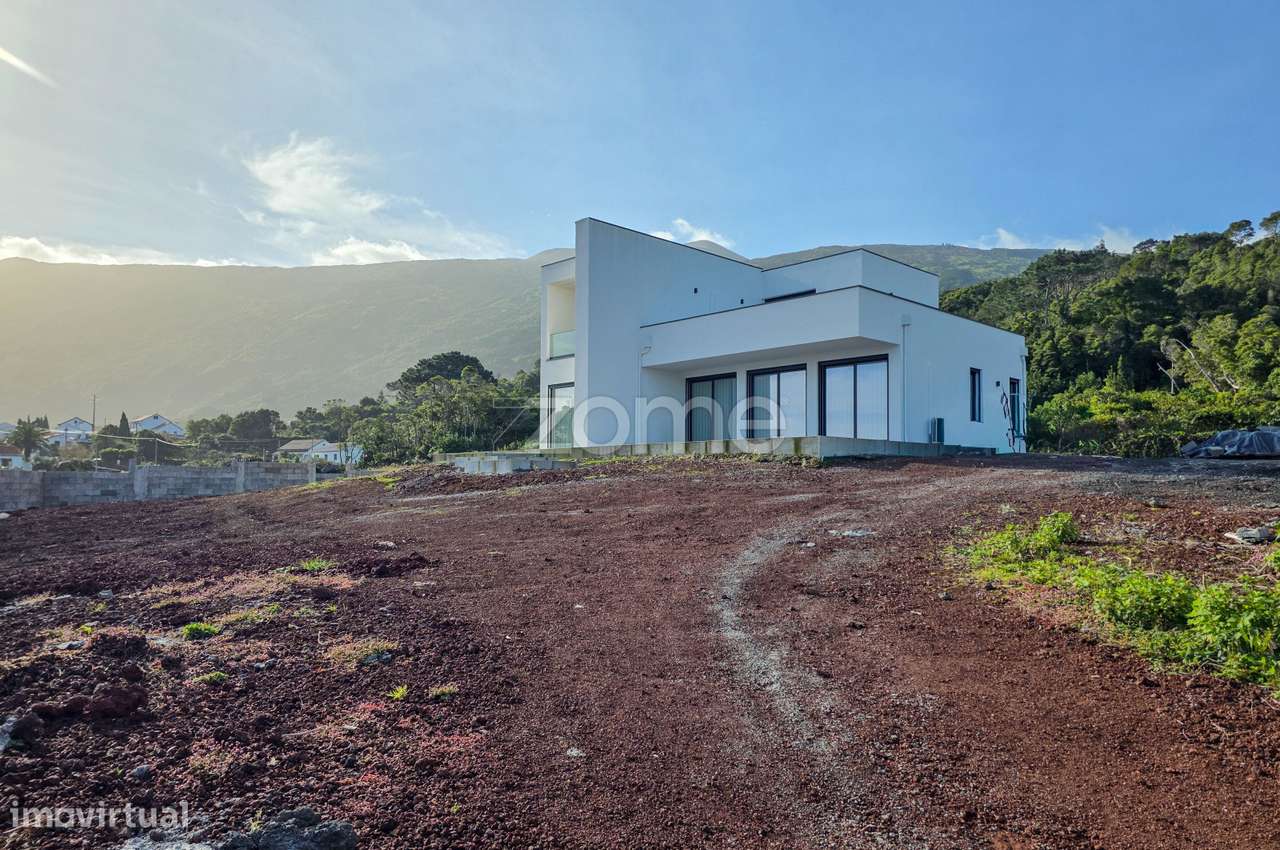 Moradia Contemporânea com Vista Mar na Prainha | Potencial T2 - Grande imagem: 3/17