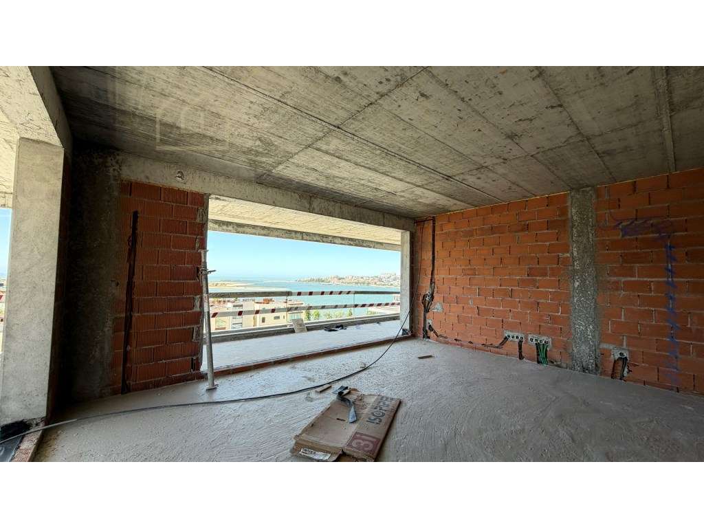 Excelente apartamento T3 com terraço 75m2 para comprar junto a Mari...-13