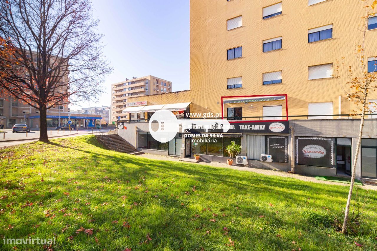 Escritório com Potencial Habitacional em Lamaçães, Braga – 86m² - Grande imagem: 1/28