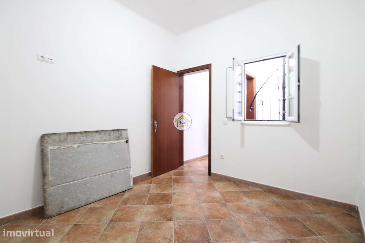 Moradia T2 com terraço em localizada em Perolivas, Concelho de Regueng - Grande imagem: 5/15