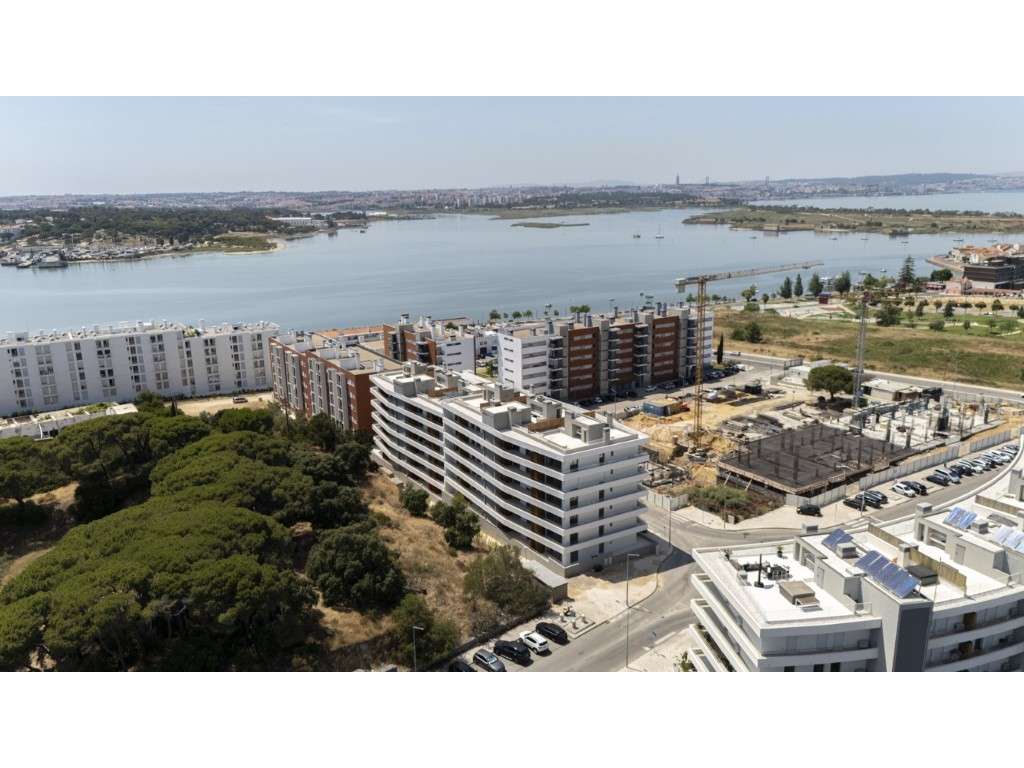 Apartamento T2 Novo no Seixal Baía com Terraço e Estacionamento-32