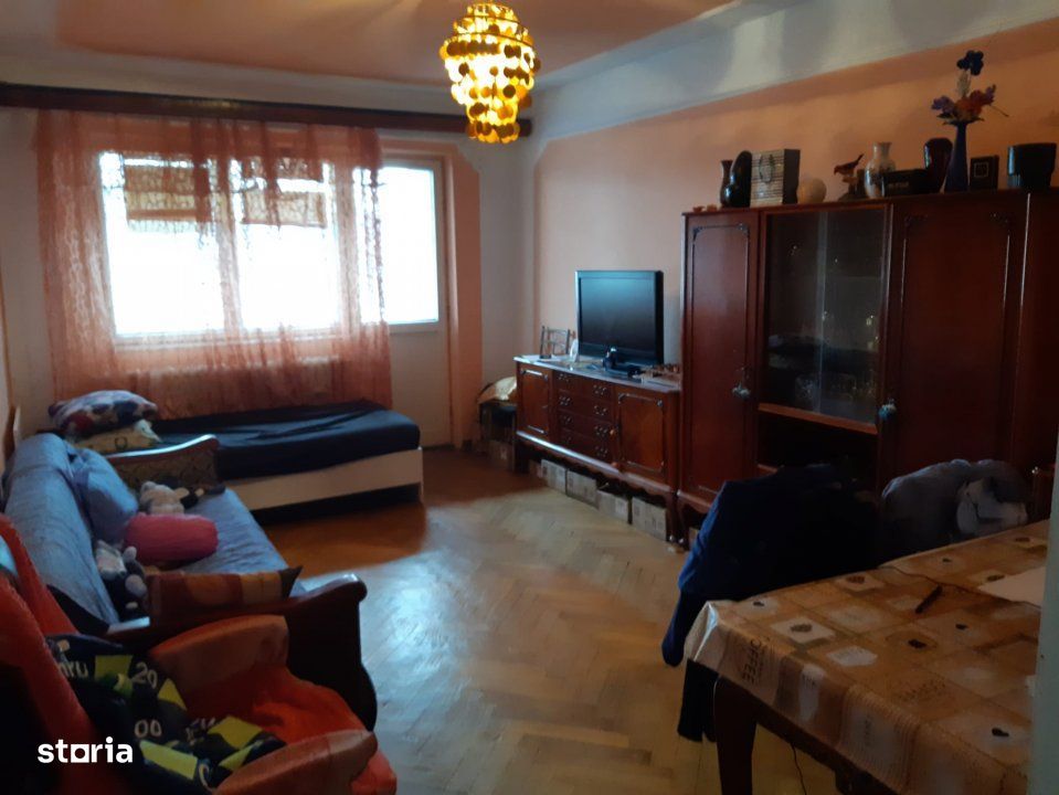 Alexandru cel Bun - Apartament 3 camere decomandat - 87.000 euro