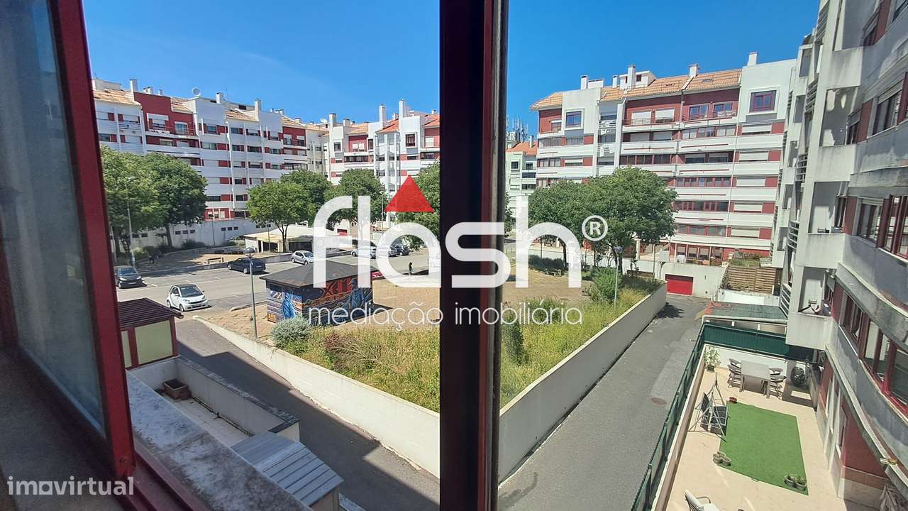 Apartamento T2 c/ parqueamento em Mem Martins-9