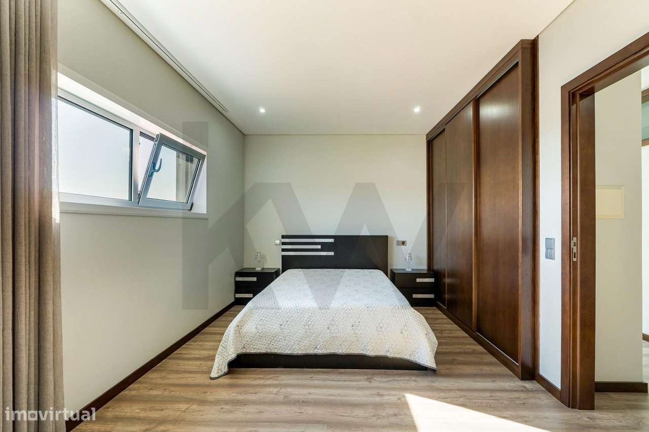 Espaço, Luz e Privacidade | Moradia T3 com 903 m2 de Terreno e Suite e-15