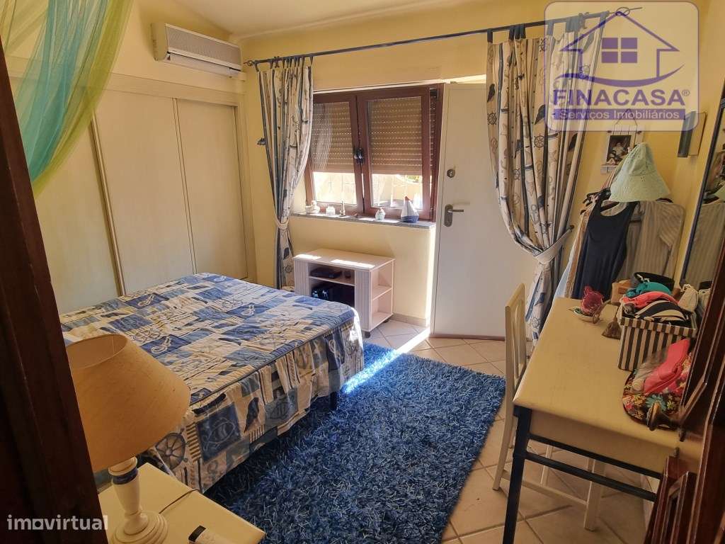 Moradia V3 toda térrea isolada com piscina,jardim e garagem - Vilam...-34