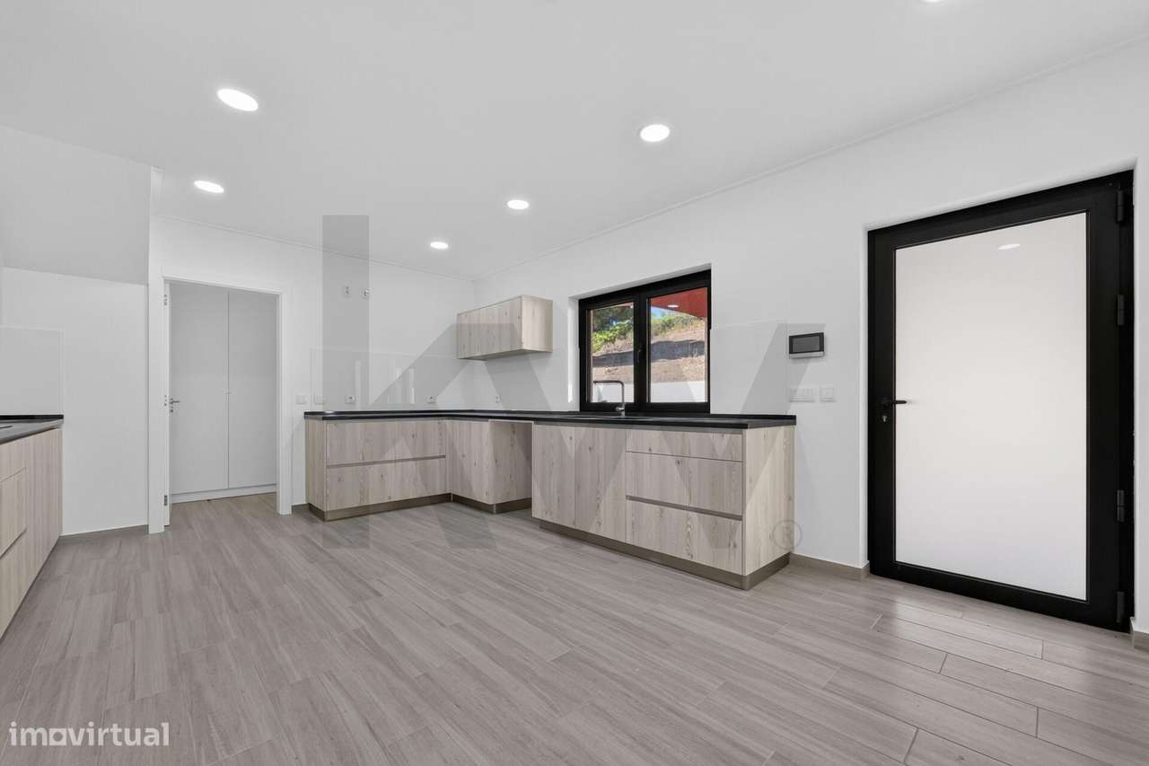 Moradia T5 com piscina e mais de 8.000 m2 de terreno | Seramena, Sobra-35