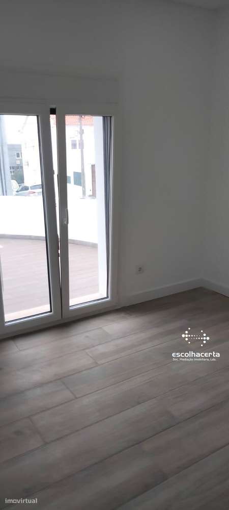 Moradia T1 terrea totalmente renovada-11