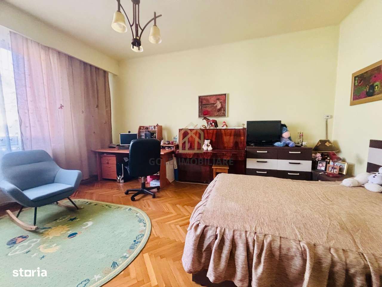 Casă de vânzare – 3 camere, zonă excelentă, lâ-8