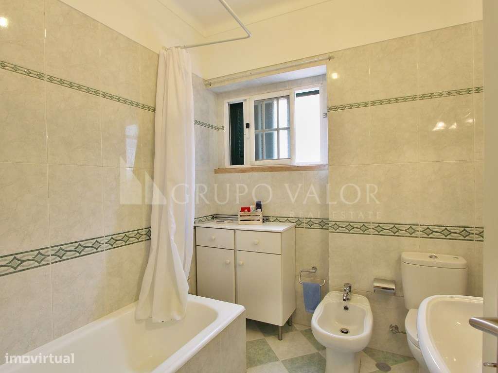 Moradia T4 com Garagem e Logradouro de 200m2 - Algueirão Mem Martins-28