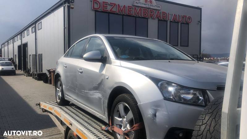 Dezmembram Chevrolet Cruze 1.8 benzina  cutie automata an fabr 2012 - 2