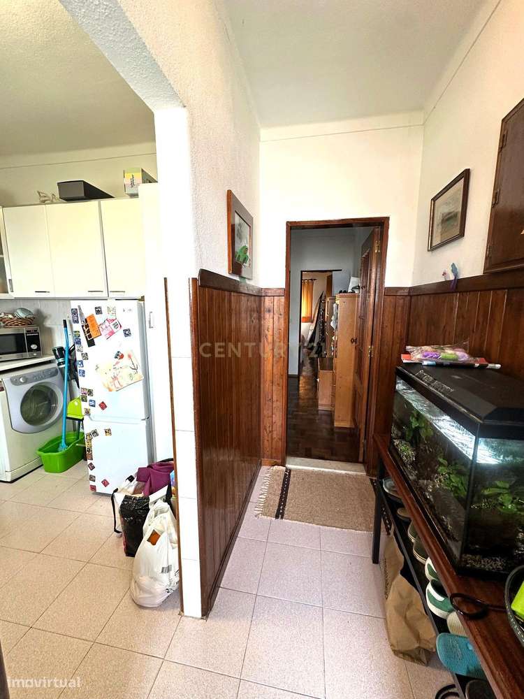 CAPARIDE-Moradia com 3 apartamentos independentes-37